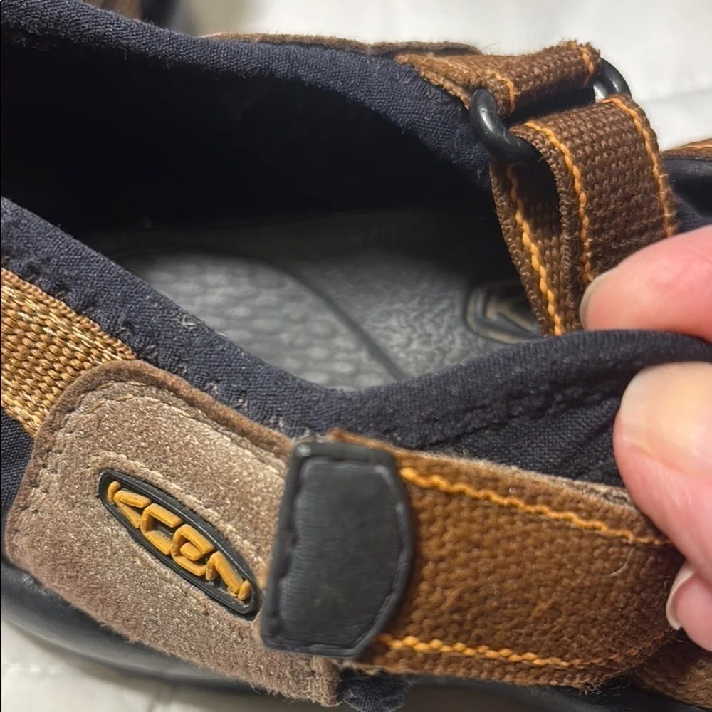 Keen Closed Toe Waterproof Brown Gorpcore Outdoor Adventure Sandals